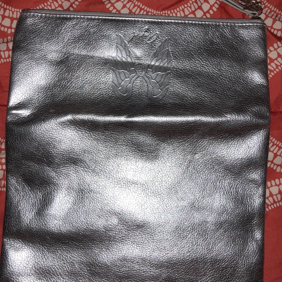 Victoria’s Secret silver clutch/makeup bag - Picture 3 of 4